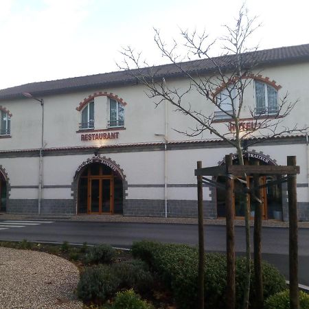 Hotel De La Gare Clisson Exteriör bild