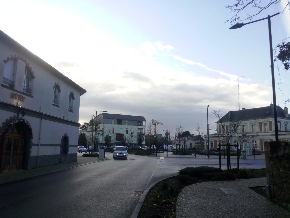 Hotel De La Gare Clisson Exteriör bild