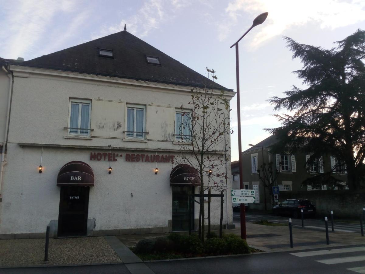 Hotel De La Gare Clisson Exteriör bild
